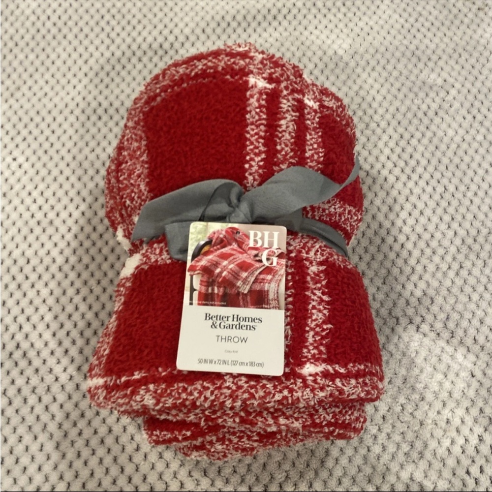 Better Homes And Gardens Red and White Throw (PLEASE READ/SHARE)(LOOKING FOR)